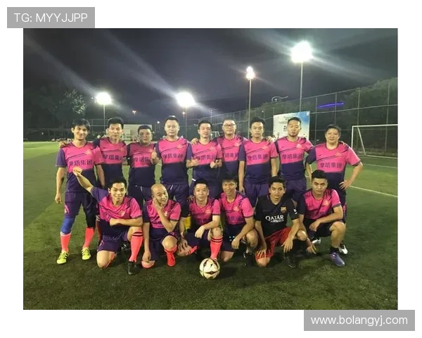 南京足球队荣登足球团队协作排行榜第一名展现团队精神与实力